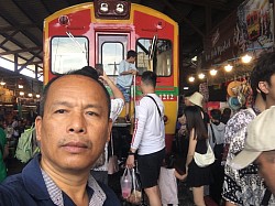 Half day tour 👉Maeklong Train Railway Market + Damnoen Saduak Floating Market